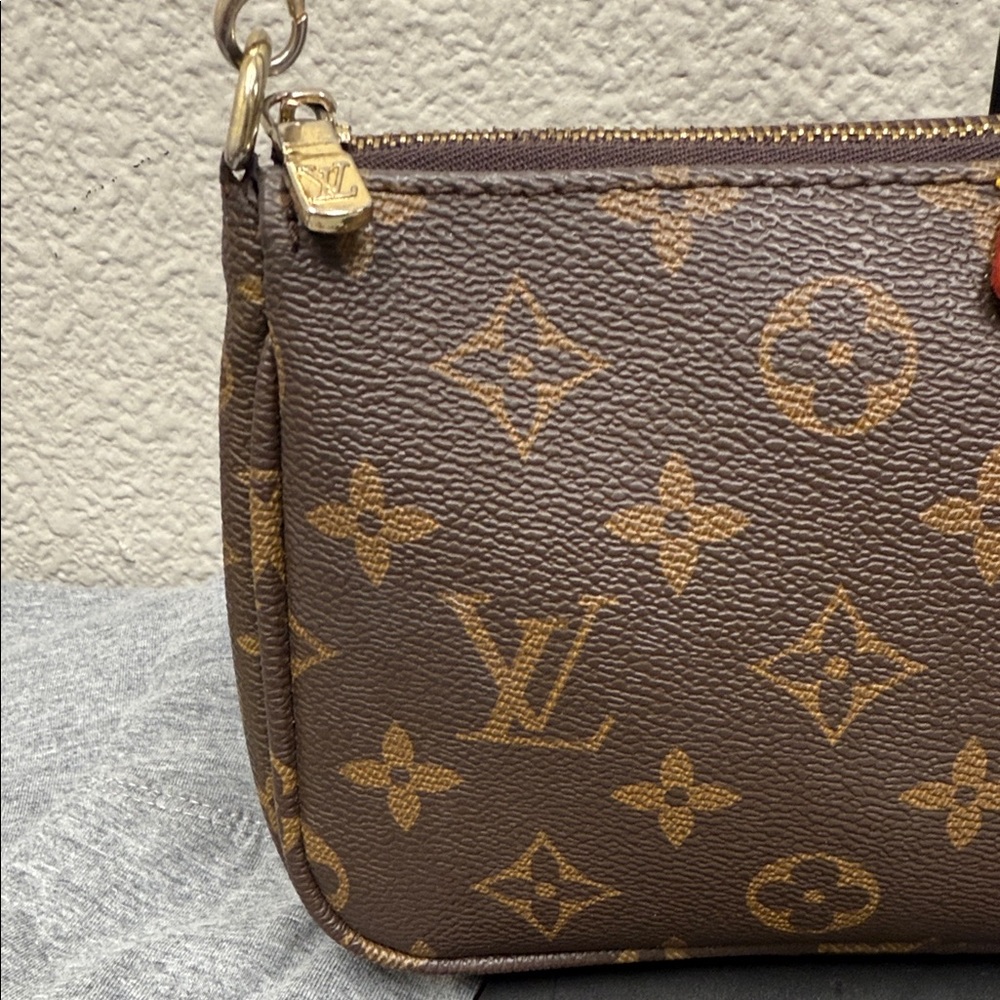 source Unknown Monogram Brown Pochette Chain Wris… - image 5